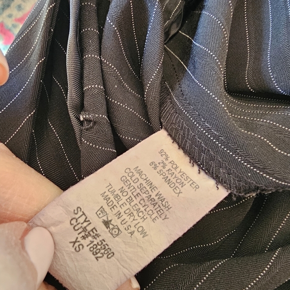 Super cute rayon blend low-waisted dress pants two pockets in the front size Xs - Picture 5 of 5